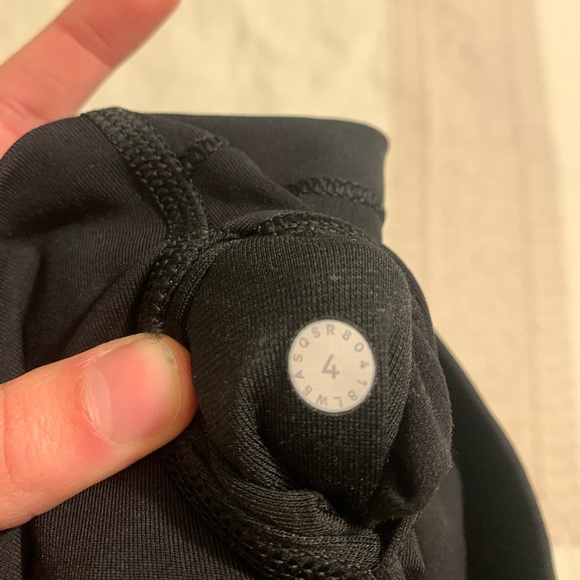 Black lululemon Wunder Under size 4 - Picture 5 of 7